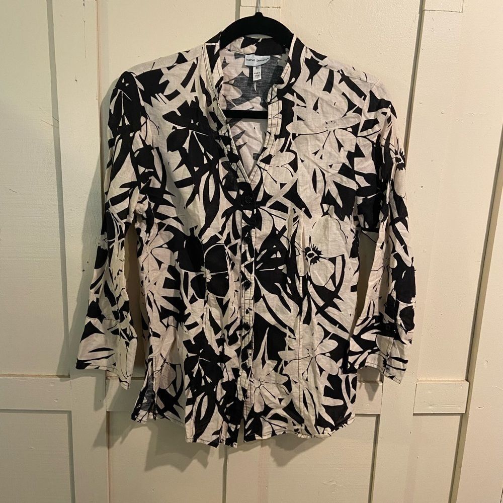 Harve Bernard black and cream floral button down shirt size medium.